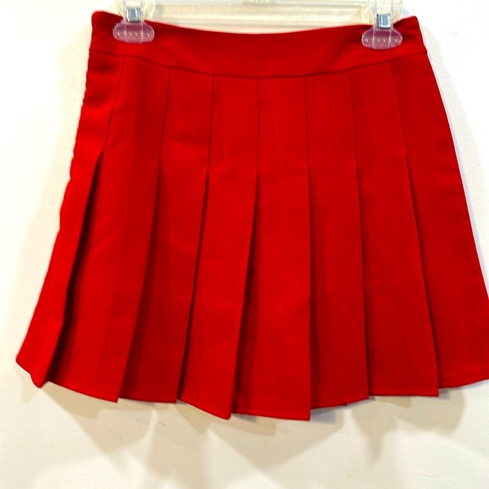 Fashion Size Small pleated skirt in red